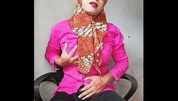 Hijab Tgirl Masturbating