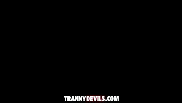 Sexy Shemale Stretches Her Cis-Girlfriend’s Ass