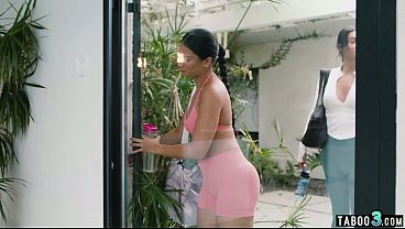 Hot ebony Ameena Green doing her workout on a sexy latina trannys huge dick